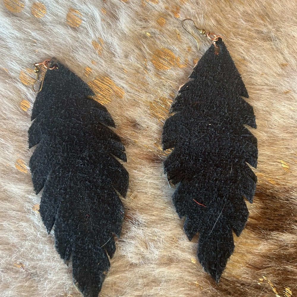 Artistic Feather Earrings with Vintage Print retro design - Picture 4 of 4